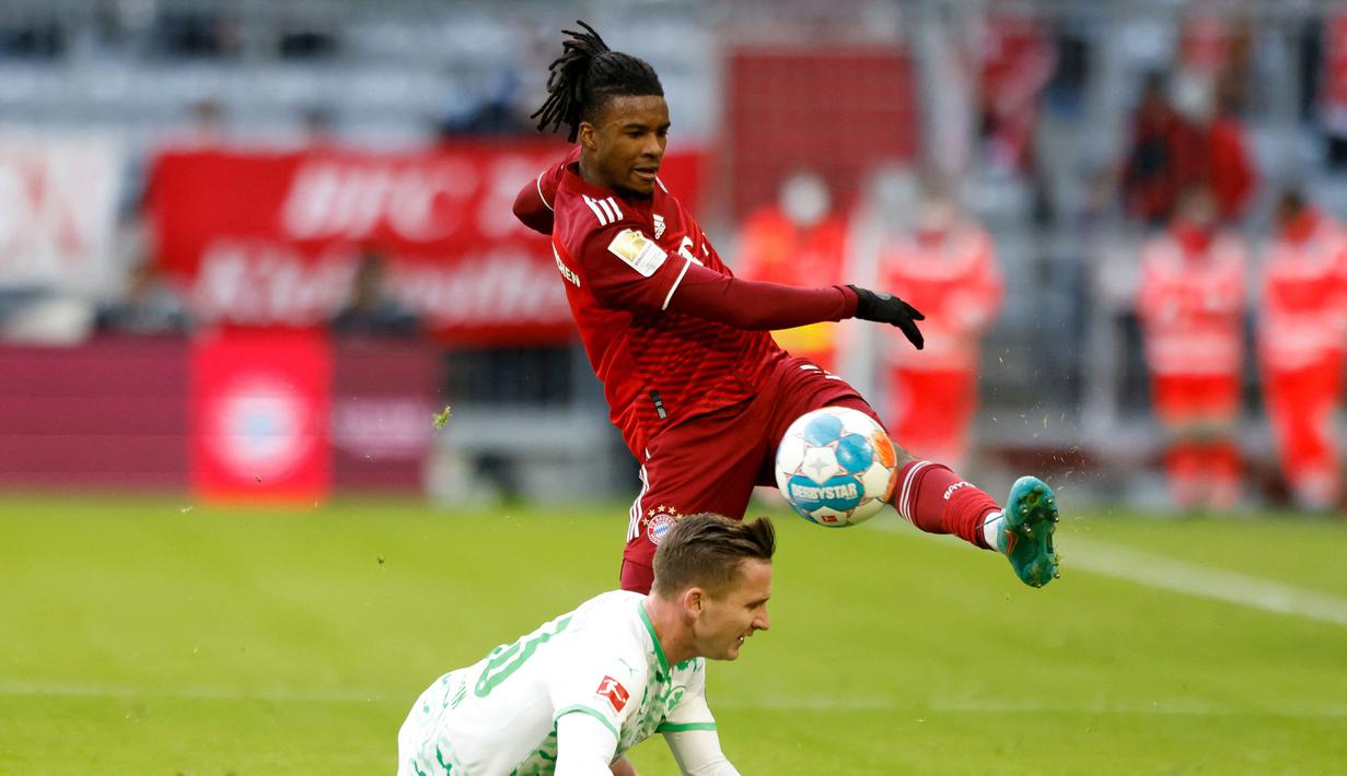 Omar Richards. Bek kiri Inggris berusia 24 tahun yang sejak awal musim 2022/2023 membela Nottingham Forest setelah dilepas Bayern Munchen ini sebelumnya didatangkan Die Roten secara gratis dari Reading pada awal musim 2021/2022. Hanya semusim membela Bayern Munchen, Omar Richards tercatat hanya tampil dalam 17 laga di semua ajang dengan torehan 1 assist. (AFP/Michaela Rehle)