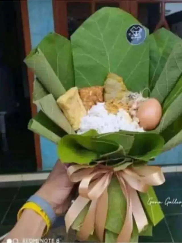 8 Potret Buket Bunga Ini Desainnya Nyeleneh Banget, Bikin Gagal Fokus