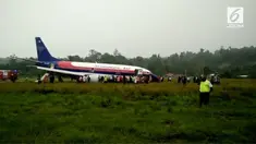 Pesawat Sriwijaya Air Boeing 737-300 tergelincir di Bandara Rendani Manokwari, Papua barat sekitar pukul  08.55 WIT.