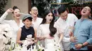 Seakan berbicara kepada anak yang masih di kandungannya, Sandra Dewi mengatakan bahwa sudah banyak orang yang ingin bertemu dengan paras Baby RM.  (Instagram/sandradewi88)