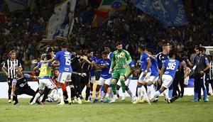 Final Campeonato Mineiro 2026 antara Cruzeiro dan Atlético Mineiro berakhir dramatis dan memicu kontroversi besar di lapangan. (IMAGO/Onzex Press e Imagens)