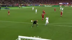 Mimpi Liverpool untuk bisa meraih gelar Liga Champions 2018 pupus setelah takluk dari Real Madrid dengan skor 3-1 di babak final. Kegagalan pasukan Jurgen Klopp tersebut tak lepas dari dua blunder yang dilakukan oleh kiper mereka, Loris Karius. Kesal...