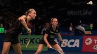 Ganda putri Belanda Eefje Muskens dan Selena Piek, berhasil mengalahkan ganda putri Indonesia, Tiara Nuraidah dan Rizki Pradipta pada perempat final BCA Indonesia Open 2016 di Istora Senayan, Jakarta, Jumat (3/6/2016). (Bola.com/Vitalis Yogi Trisna)
