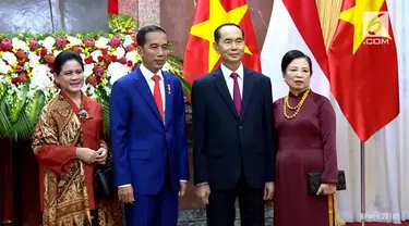 Acara penyambutan kenegaraan untuk Jokowi dan Ibu Negara diakhiri dengan Jamuan Santap Malam Kenegaraan oleh Presiden Vietnam Tran Dai Quang pada Selasa malam.