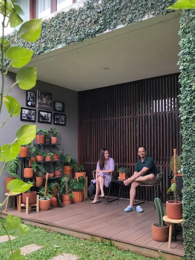 Potret Penampakan Rumah Ersa Mayori, Asri Banyak Tanaman