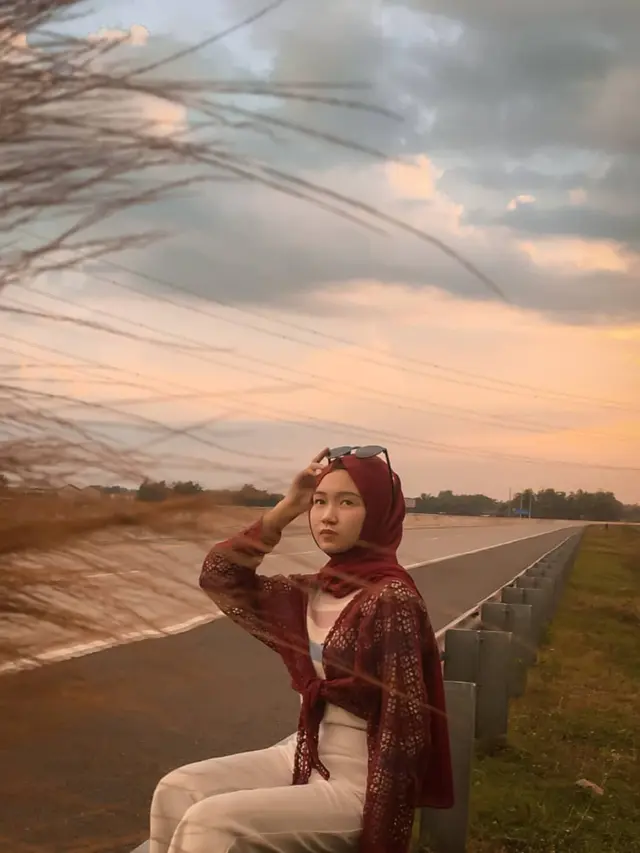 Model Video Klip Keke Bukan Boneka Berhijab, Ini 7 Potret Mita yang Memesona