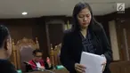 Indung, bawahan Bowo Sidik Pangarso di PT Inesia usai menjadi saksi pada sidang lanjutan dugaan suap kerja sama pengangkutan pupuk dengan terdakwa Marketing Manager PT Humpuss Transportasi Kimia, Asty Winasti di Pengadilan Tipikor, Jakarta, Rabu (10/7/2019). (Liputan6.com/Helmi Fithriansyah)
