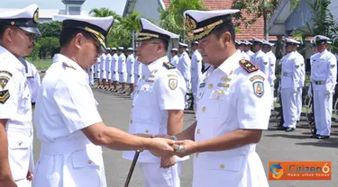 Citizen6, Surabaya: Serah terima jabatan Danseba tersebut, dipimpin langsung Komandan Pusdikbanmin Kolonel Laut (S) Untung Purnomo di lapangan Apel Pusdikbanmin, Kesatrian Bimimoro, Kobangdikal, Surabaya. (Pengirim: Penkobangdikal)