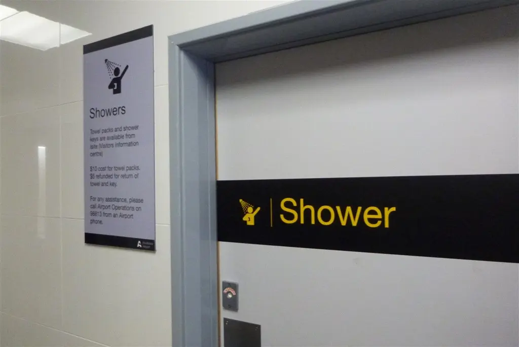 Tempat mandi di Bandara Auckland, Selandia Baru. (Sumber Foto: dcrainmaker.com)