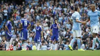 Ekspresi berbeda antara pemain Chelsea yang murung dan Manchester City di Etihad (Reuters / Carl Recine Livepic)