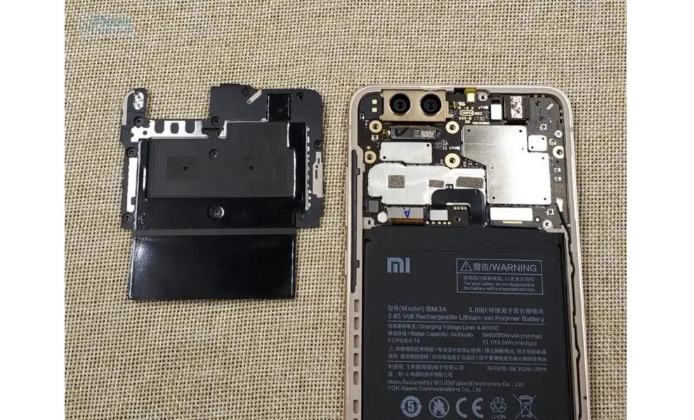 Pembongkaran Xiaomi Mi Note 3 (Sumber: Gizmochina)