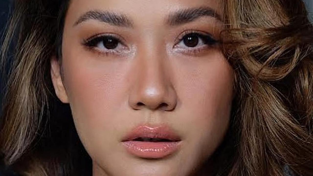 BCL dikenal lewat salah satu hitnya, "Saat Kau Pergi," soal ditinggal mati orang yang dicinta. (Foto: Dok. Instagram @bclsinclair)