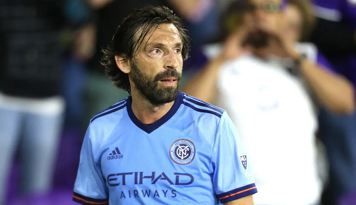 Andrea Pirlo. Gelandang bertahan yang sempat membela AC Milan selama 10 musim mulai 2001/2002 hingga 2010/2011 ini memutuskan berlaga di MLS bersama New York City FC, mulai 2015 hingga pensiun pada 2017. Total tampil dalam 62 laga dengan torehan 1 gol dan 9 assist. (AFP/Getty Images/Alex Menendez)