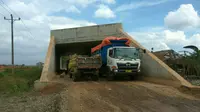 Proses pembangunan ruas tol Pekalongan - Batang jelas Mudik 2017. (Liputan6.com/Fajar Eko Nugroho)
