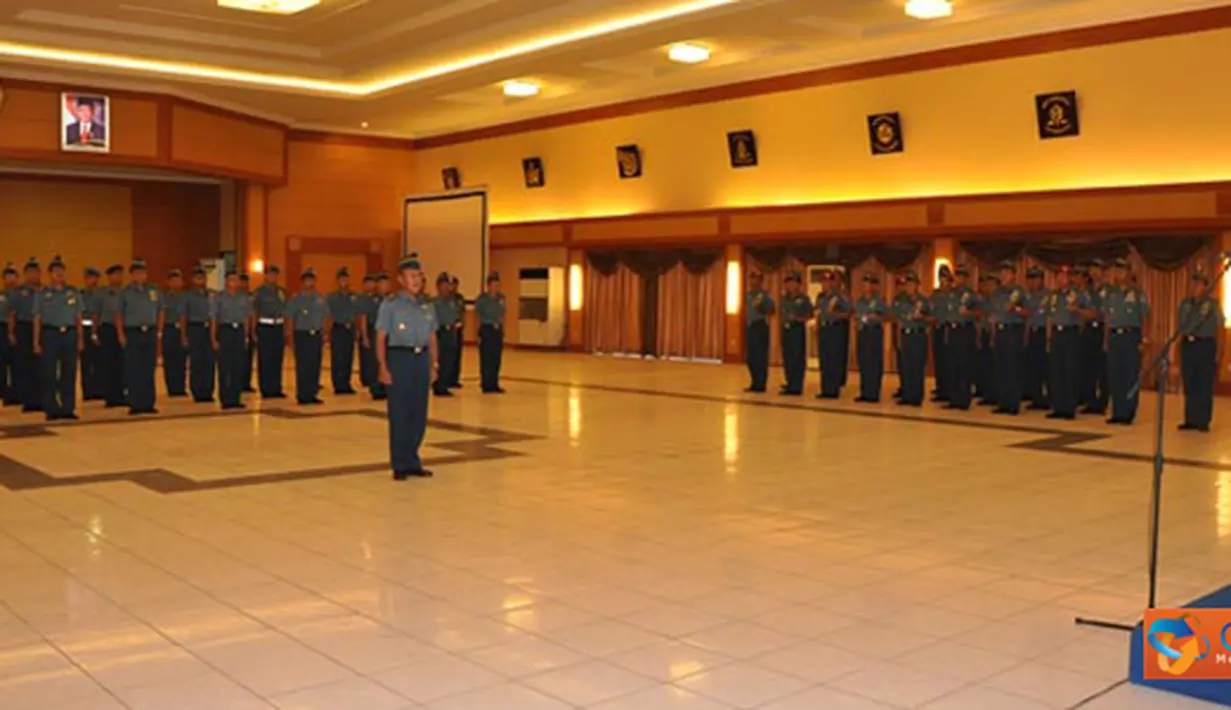 Citizen6, Surabaya: Sebanyak 330 prajurit Komando Pengambangan dan Pendidikan Ankatan Laut (Kobangdikal) mendapat anuggerah dengan naik pangkat satu tingkat lebih tinggi, Senin (2/4). (Pengirim: Penkobangdikal)
