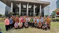 Wali Kota Bogor Bima Arya dan wakilnya Dedie A. Rachim memboyong kepala dinas dan camat Kota Bogor ke Gedung Komisi Pemberantasan Korupsi (KPK). (Liputan6.com/Fachrur Rozie)