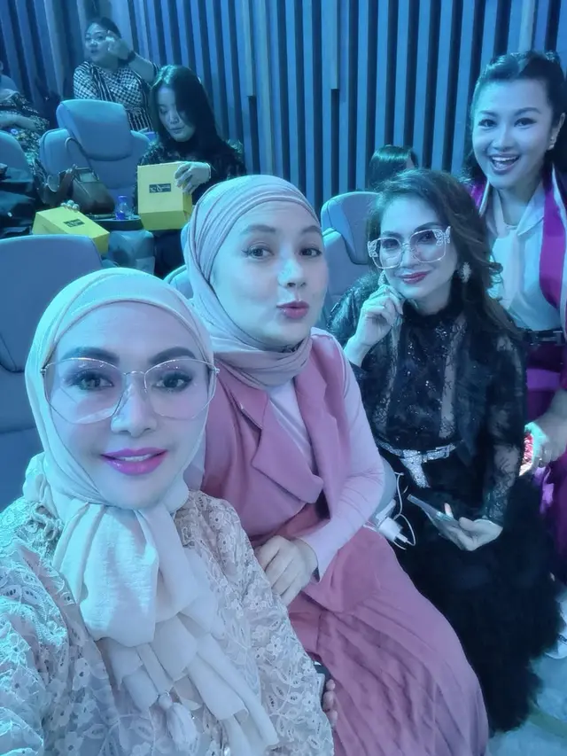5 Artis Tampil Anggun Berbalut Gamis di Anniversary Pernikahan Haji Isam, Memukau