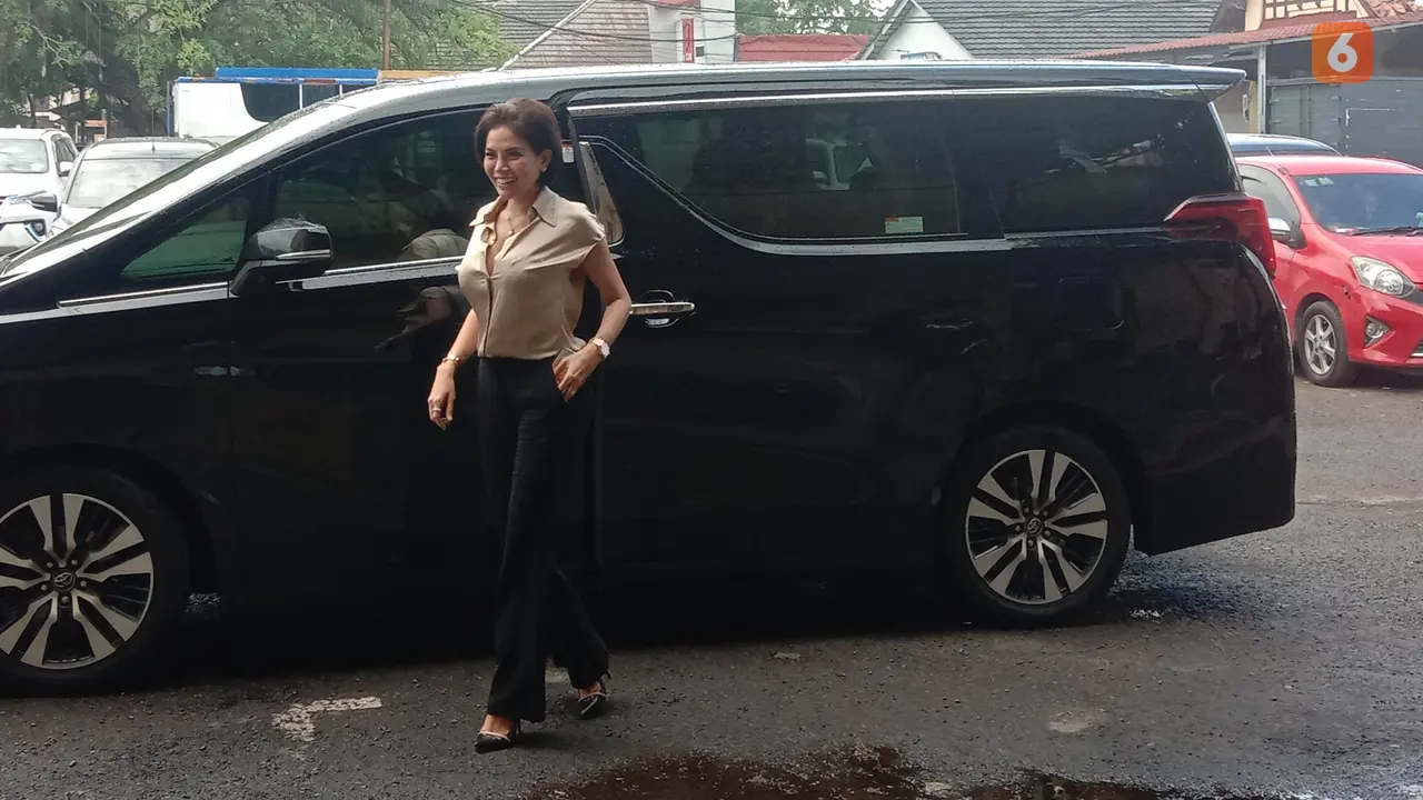 Nikita Mirzani Saat Mendatangi Polresta Serkot. (Kamis, 01/09/2022). (Yandhi Deslatama/Liputan6.com).