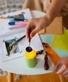 Salah satu pilihan terbaik saat libur sekolah adalah mengajak anak melakukan aktivitas DIY atau do it yourself menggunakan barang bekas di rumah. Selain melatih kreativitas, kegiatan ini juga mengajarkan anak tentang pentingnya memanfaatkan kembali barang yang sudah tidak terpakai. (foto/dok; freepik)