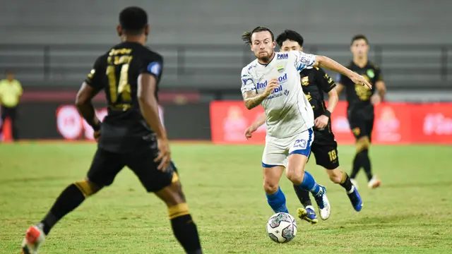 Foto: Ditahan Imbang Persebaya, Persib Bandung Terancam Gagal Juara BRI Liga 1 Musim Ini