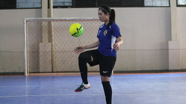 5 Gaya Nabila Ghassani saat Bermain Futsal, Kiper Persebaya Putri