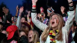 Fans Belgia bersorak histeris saat Belgia lolos ke perempat final usai mengalahkan Hungaria 4-0 pada babak 16 besar piala Eropa 2016 di Brussels, Belgia, (26/6/2016). (REUTERS/Eric Vidal)