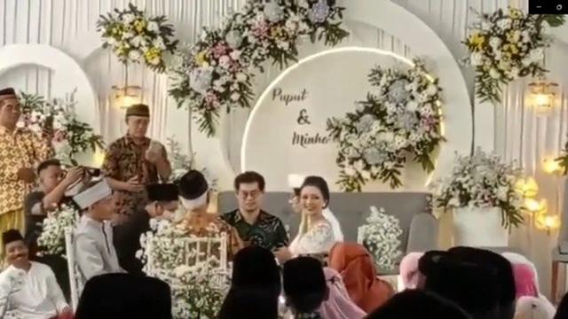 Pernikahan Lee Minho dengan Puput