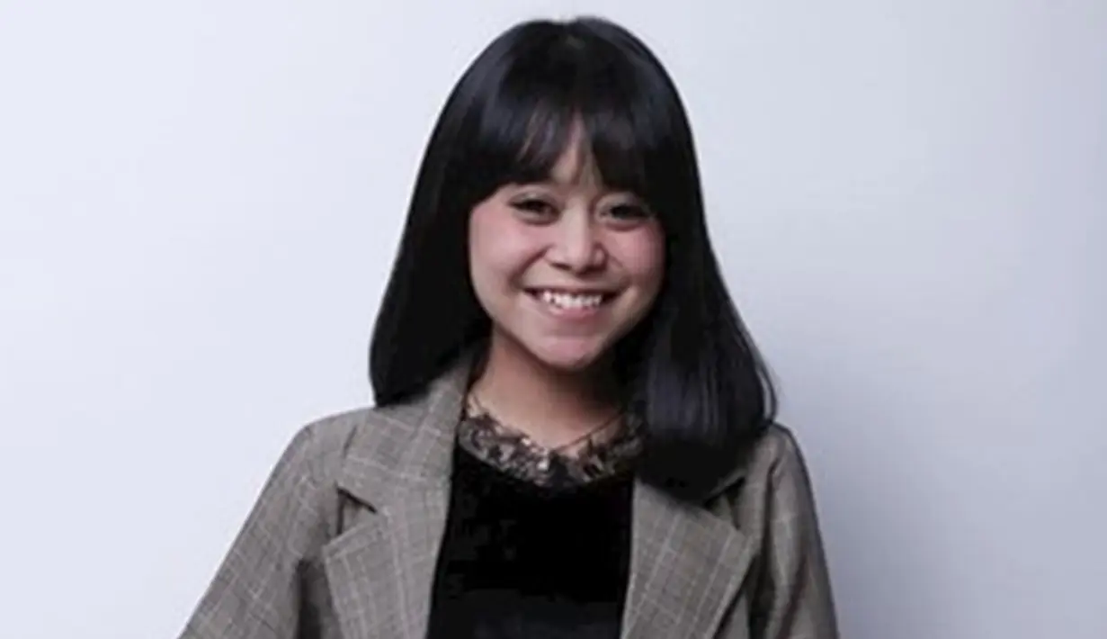 Istri dari Rizky Billar memang sangat memperhatikan penampilannya. Usai menjadi juara D'Academy, Lesty fokus memperbaiki penampilannya menjadi lebih cantik. Salah satunya dengan bergaya rambut bob berponi. Saat rambut bobnya sudah panjang pun penampilan Lesty tetap menawan. (KapanLagi.com)