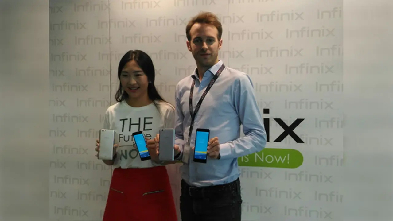 Country Manager Infinix Indonesia Marcia Sun, Chief Marketing Officer Lazada Indonesia Sebastian Sieber
