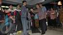 Roy Suryo (Menpora) memberikan selamat pada Tantowi Ahmad yang telah mengembalikan kehormatan Indonesia di dunia bulutangkis (Liputan6.com/ Helmi Fithriansyah).