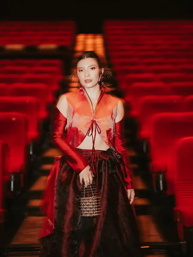 Adu Gaya Bold Fearless dari Pasangan Ibu-Anak Wulan Guritno dan Shalom Razade di Premiere Trinil, Mana yang Paling Badai?