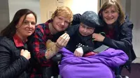 Penyanyi Ed Sheeran yang belum lama ini berduka karena salah satu fans setia-yang mengaku istrinya meninggal akibat kanker otak.