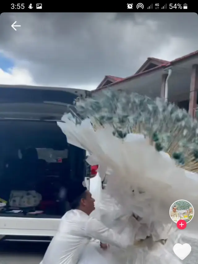 Buket Uang Raksasa