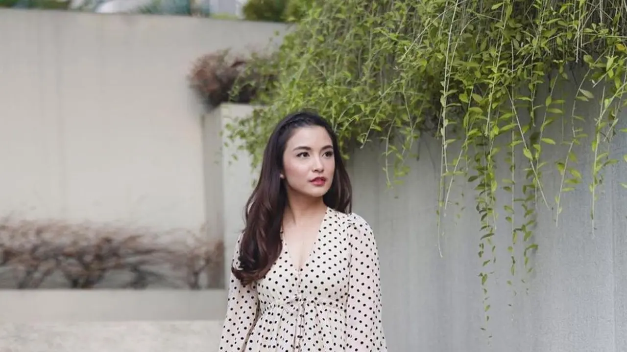 FOTO: Gaya Chelsea Olivia Pakai Simple Dress, Menawan