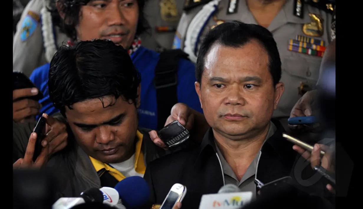Kadiv Humas Mabes Polri Irjen Pol Ronny F Sompie menegaskan belum mengetahui pasti kebenaran kabar penangkapan terhadap Wakil Ketua KPK, Bambang Widjojanto, oleh aparat Bareskrim Polri, Jakarta, Jumat (23/1/2015). (Liputan6.com/Miftahul Hayat)