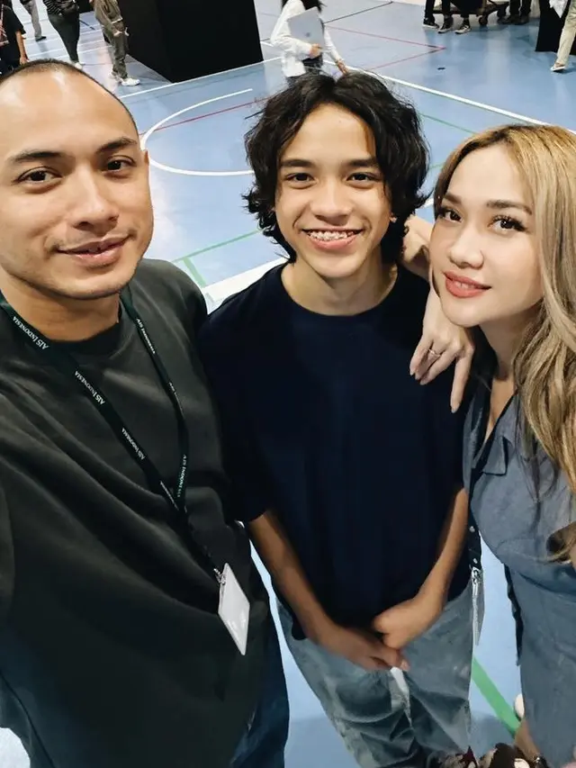 Tampilan Bunga Citra Lestari saat Acara Sekolah Putranya. [@itsmebcl]