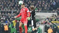 Aksi Javi Martinez sebagai kapten Bayern Munchen pada laga melawan Borussia M'gladbach. (doc. FC Bayern)