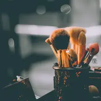 Ilustrasi makeup. (Foto: unsplash.com)