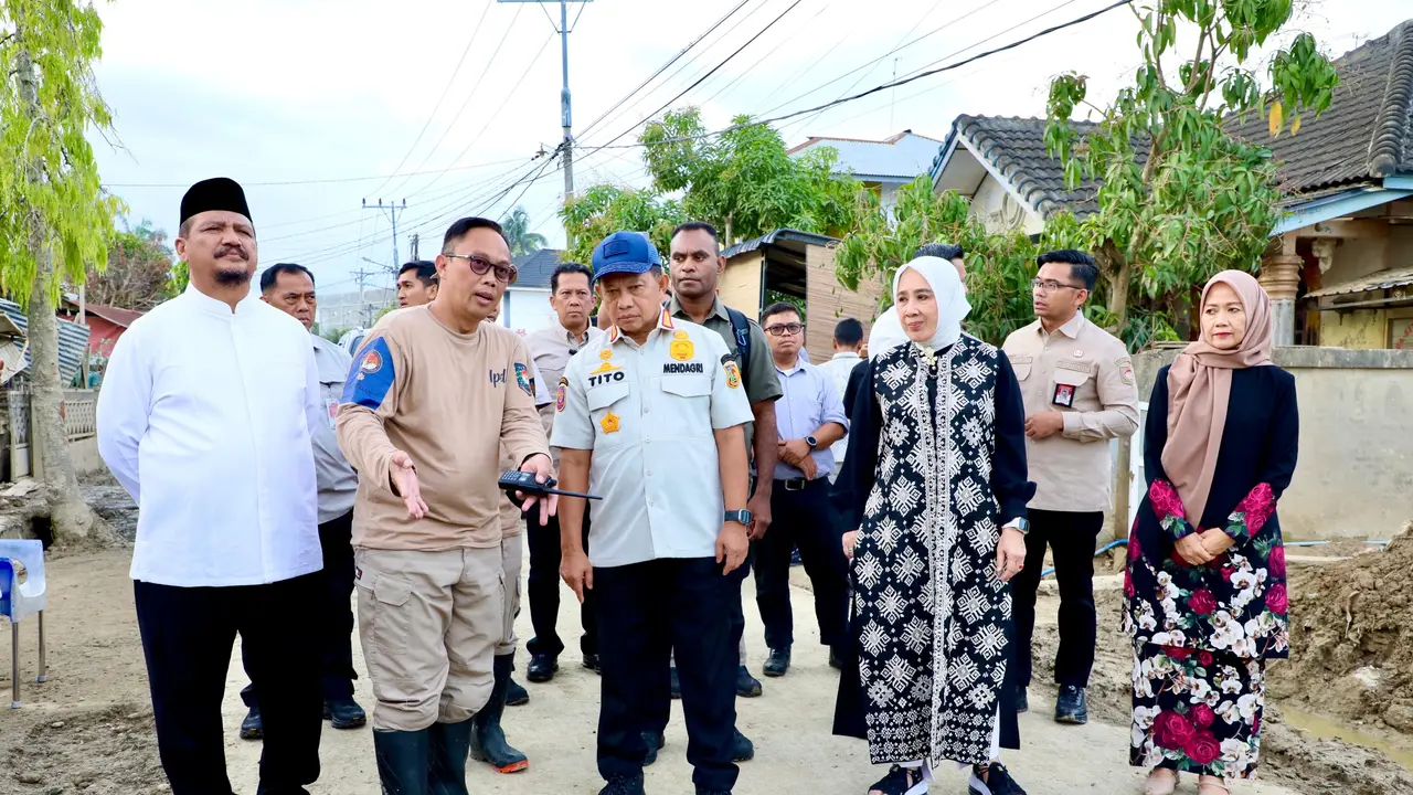 Kasatgas Tito Tinjau Pembersihan Lumpur di Aceh Tamiang, Praja IPDN Dikerahkan Pulihkan Permukiman