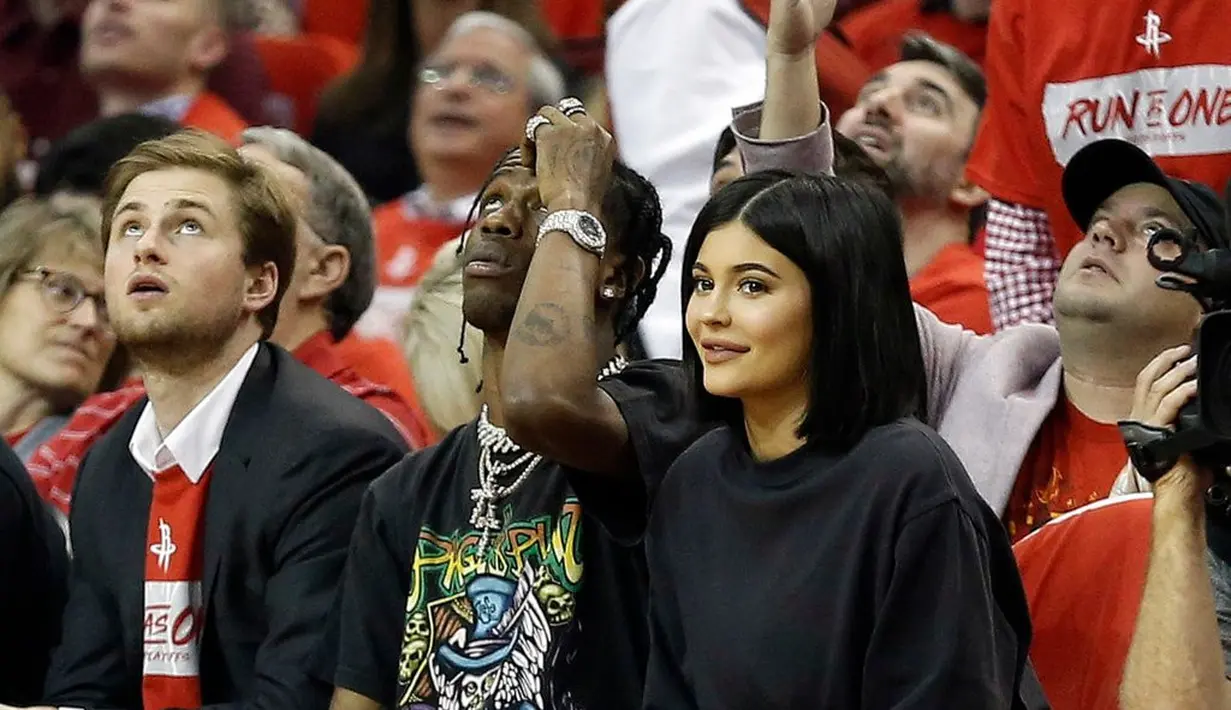 James sangat tak menyukai tingkah Kylie Jenner yang seperti diterima dalam acara itu. (PopSugar)