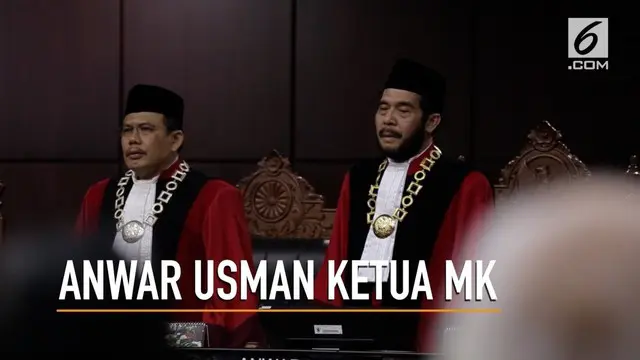 Hakim Konstitusi Anwar Usman dan Aswanto, hari ini diambil sumpahnya sebagai Ketua dan Wakil Ketua Mahkamah Konstitusi. Wakil Presiden Jusuf Kalla atau JK turut hadir dalam prosesi itu.