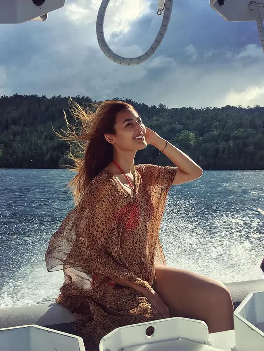 Maria Selena kerap mengunggah foto saat ia sedang berlibur. Terkadang ia memperlihatkan bentuk badannya yang aduhai. (Foto: instagram.com/mariaselena_)