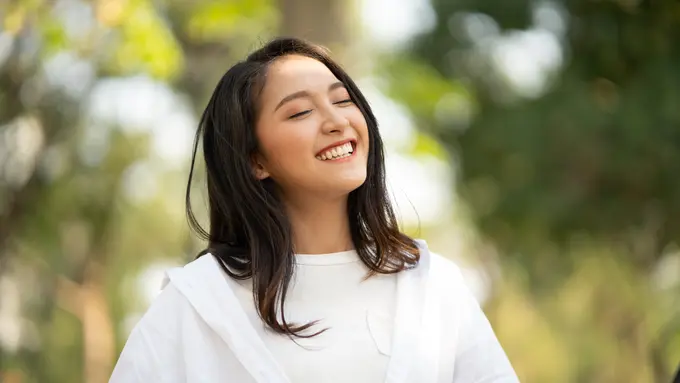 perempuan bahagia
