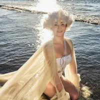 Park Na-rae lakoni pemotretan solo wedding. [@wooju1025].