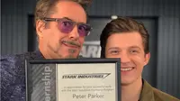 Foto dirinya saat bersama Spiderman, Tom Holland (Liputan6.com/Instagram/@robertdowneyjr)