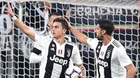 Penyerang Juventus, Paulo Dybala, melakukan selebrasi usai membobol gawang AC Milan pada laga Serie A di Stadion Allianz, Turin, Sabtu (6/4). Juventus menang 2-1 atas AC Milan. (AP/Andrea Di Marco)