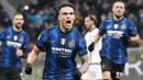 Lautaro Martinez - Striker andalan Inter Milan ini pernah beberapa kali dikaitkan dengan Manchester United. Masalah finansial yang saat ini dialami Nerazzurri bisa membuat mereka berpisah dengan striker Argentina tersebut. (AP/Luca Bruno)
