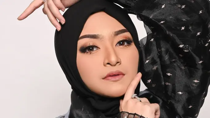 FOTO: Gaya Pemotretan Nathalie Holscher dalam Berbagai Tema, Memukau