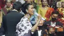 Penyanyi Christie memeriahkan acara Konser Kebangsaan, Simfoni Insan Perhubungan, Bangkit Maju Bersama di Jakarta, Sabtu (6/8/2022). Elek Yo Band, band yang beranggotakan Menteri Kabinet Indonesia Maju, tampil di acara Konser Kebangsaan tersebut. (Liputan6.com/Herman Zakharia)