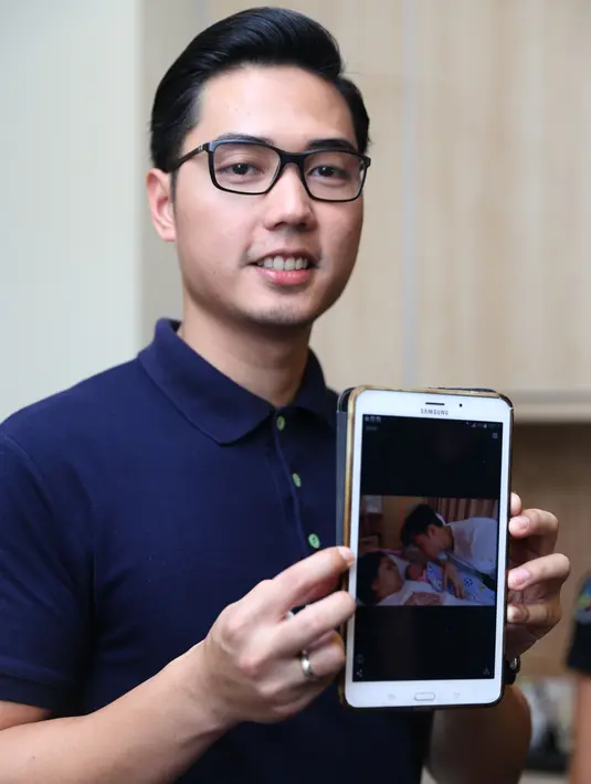 Saat proses persalinan sekitar 20 menit, artis peran dan presenter ini mengaku ketakutan karena tidak didampingi suaminya. Tepat pukul 12.05 WIB, saat Hari Pendidikan Nasional (2 Mei) anaknya lahir. Dan bertepatan 9 bulan nikah. (Andy Masela/Bintang.com)